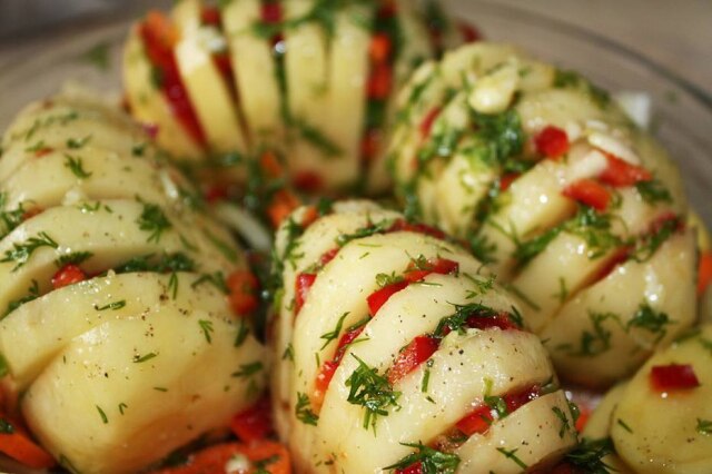 Mesmo de origem natural, a batata é considerada um alimento com alto teor de carboidrato, o que aumenta muito a taxa de glicose no sangue.