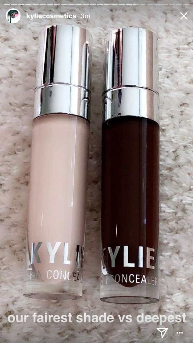 Instagram/ @kyliecosmetics Kylie comparou o tom mais claro e o mais escuro de seu novo corretivo