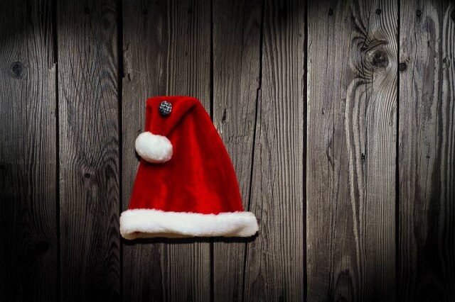 Pixabay/ Whitesession Gorro de Papai Noel (imagem ilustrativa)