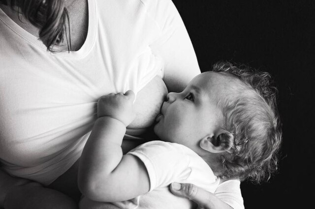 O leite materno é estéril e possui anticorpos que contribuem para o desenvolvimento do sistema imunológico da criança