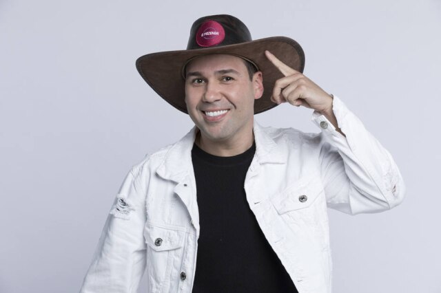 Antonio Chahestian/Record TV/Divulgação O ator Viny Vieira, de 40 anos, participou de 'A Fazenda 11'.