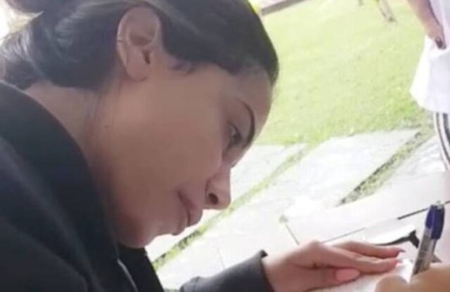 Reprodução/Snapchat Anitta está se comunicando apenas com bilhetes