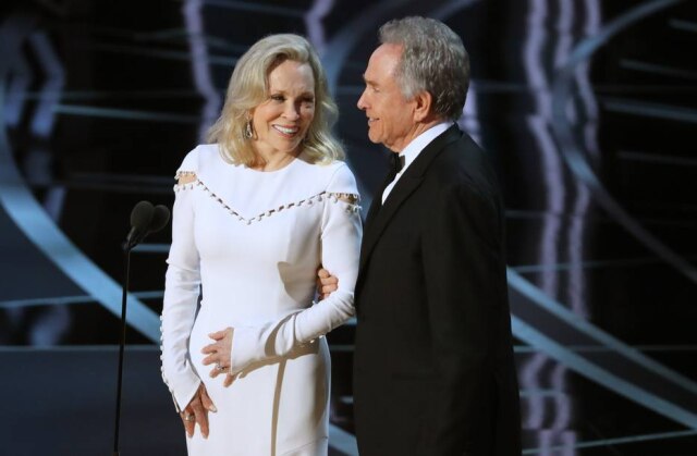 REUTERS/Lucy Nicholson Faye Dunaway e Warren Beatty protagonizaram uma gafe história do Oscar ao lerem o envelope errado no anúncio da categoria 'Melhor Filme'.