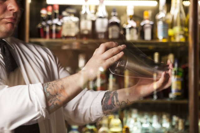 Codo Meletti/Estadão Cursos são opções para quem quer aprender a fazer drinques em casa ou até virar bartender.