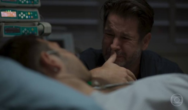 Reprodução de 'Amor de Mãe' (2020) / Globo Murilo Benício em cena de 'Amor de Mãe' com seu filho, Antonio Benício.