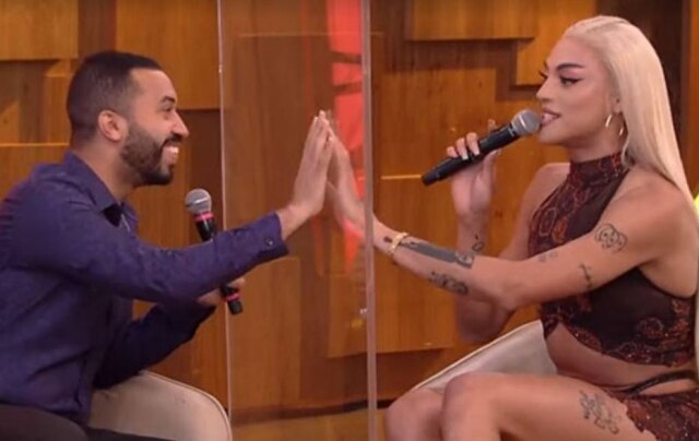 Reprodução/ Globoplay Gilberto e Pabllo Vittar no 'Encontro com Fátima Bernardes'
