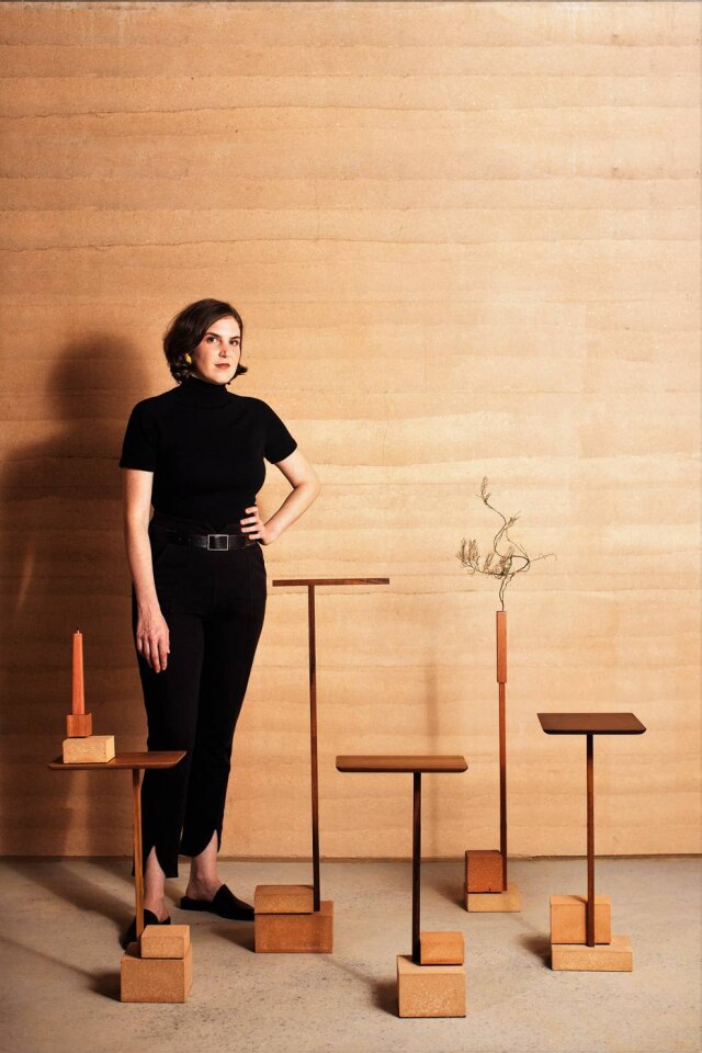 Brejo A designer com peças de sua coleção ‘Solo’
