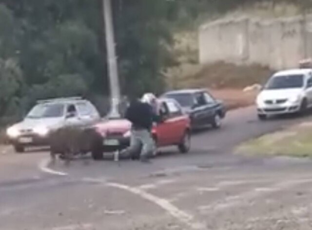 Youtube Porco persegue motoboy em Franca, interior de São Paulo