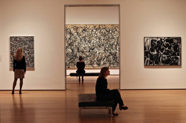 Fred R. Conrad The New York Times No centro, 'One: Number 31, 1950' de Jackson Pollock, no MoMA, em Nova York