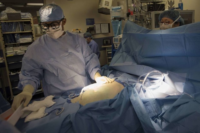 REUTERS/Keith Bedford Quando a doença renal está em fase avançada, pode ser necessário um transplante de rim.