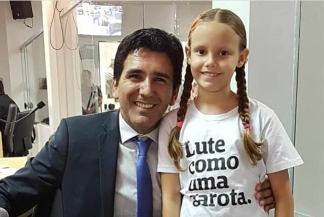 Instagram / @prof_juniorgeo Vereador Junior Geo ao lado de Malu.