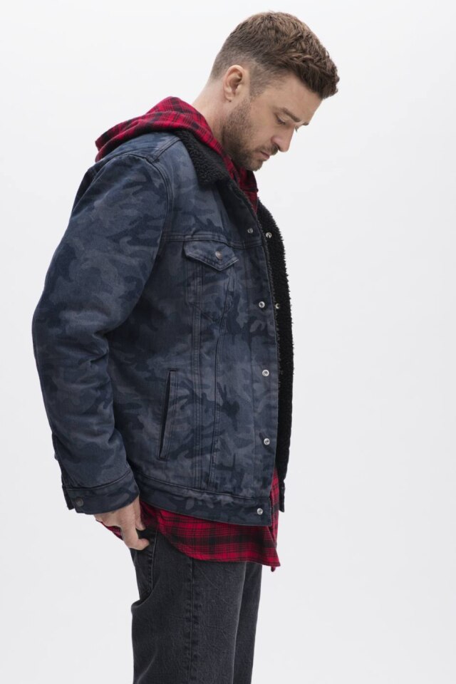 Vitali Gelwich/Cortesia Levi's Entre os itens da coleção, a jaqueta Trucker e camisas com capuz, além de um novo 'fit' da tradicional Levi's 501