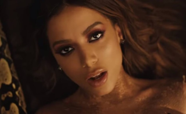 Reprodução de 'Veneno' (2018) | YouTube / @Anitta Anitta