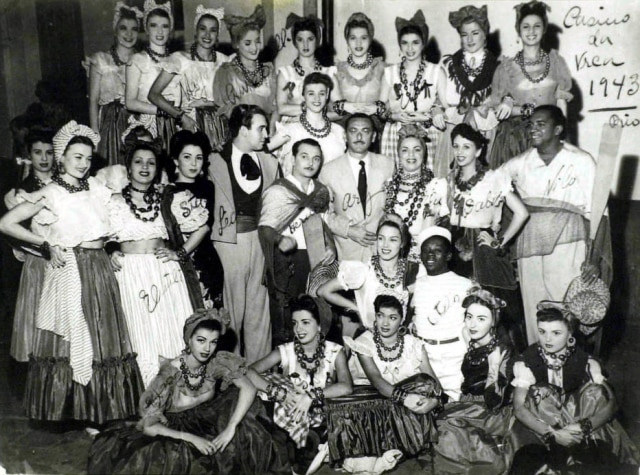 Arquivo / Estadão Elenco do 'Cassino da Urca'. Na foto, Grande Otelo aparece ao lado de Emilinha Borba.