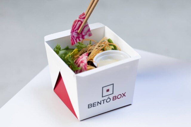 Bentô Box oferece arroz e toppings para comer direto da caixinha.