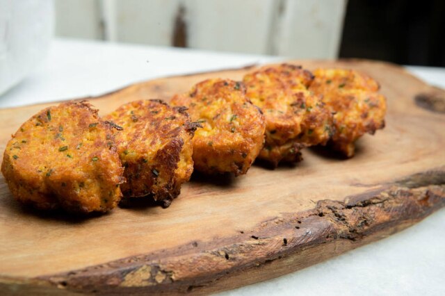 Daniel Teixeira/Estadão Beignet de couve-flor preparados na fritadeira elétrica.
