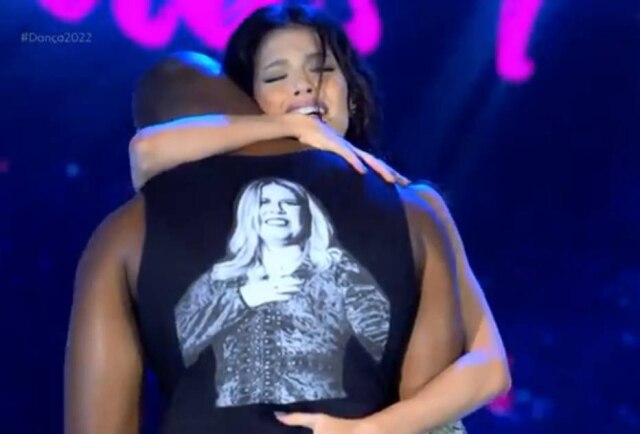 TV Globo No 'Dança dos Famosos', Vitória Strada homenageou a cantora Marília Mendonça.