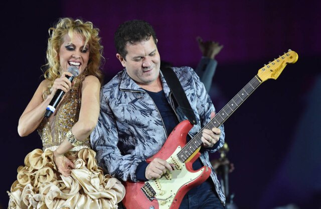 Bang Showbiz Joelma foi acusada por Ximbinha de ter queimado seus sapatos.