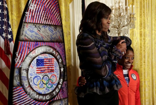 REUTERS/Yuri Gripas Michelle Obama e Simone Biles
