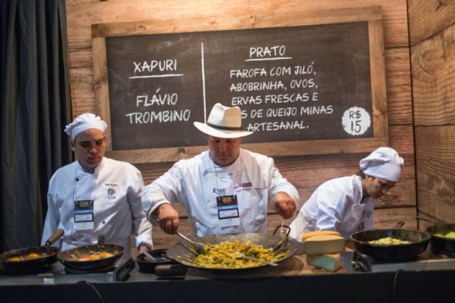 Daniel Teixeira|Estadão Típicos. Flávio Trombino, do Xapuri, foi um dos sete chefs que cozinharam na festa