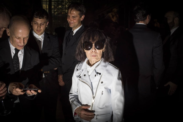 Landon Nordeman/The New York Times A estilista Rei Kawakubo na abertura da retrospectiva dedicada ao seu trabalho, ano passado, em Nova York