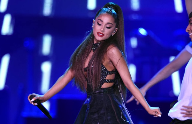 Chris Pizzello/Invision/AP Ariana Grande se desentendeu com produtores do Grammy e cancelou sua performance no evento.