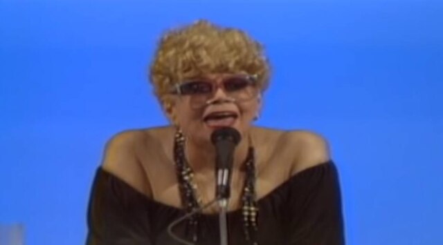 Reprodução de 'Domingão do Faustão' (1989) / Globo Dercy Gonçalves no 'Domingão do Faustão'.