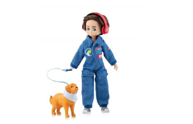 Reprodução / Lottie Dolls Boneco 'Finn Boy Doll' é uma miniatura do garoto, que sempre se veste de austronauta.