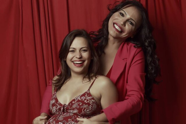 Julia Rodrigues Luisa Marilac lança livro em parceria com jornalista Nana Queiroz.