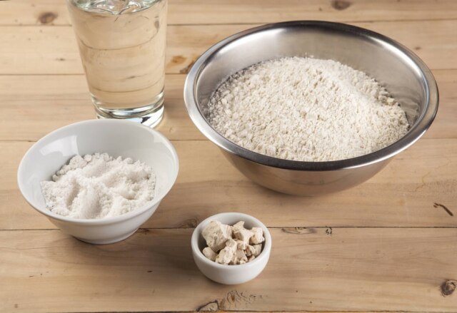 Codo Meletti/Estadão Ingredientes: farinha de trigo, fermento biológico fresco, sal e água gelada.