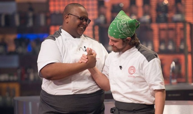 Carlos Reinis / Band / Divulgação Estefano Zaquini e Vitor Bourguignon na final do 'MasterChef - A Revanche'