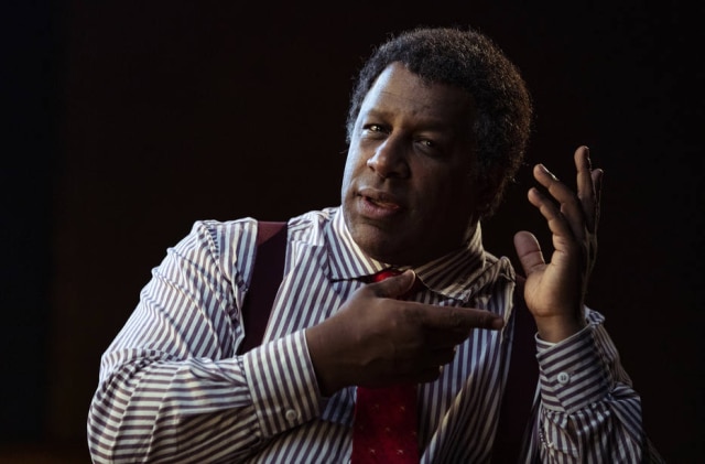 João Cotta / Globo / Divulgação Ailton Graça como Milton Santos em 'Falas Negras'
