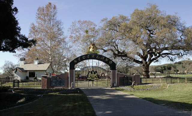 Mark J. Terrill/AP Photo Com cerca de 1,1 mil hectares de área, o rancho Neverland foi vendido após 11 anos da morte de Michael Jackson.
