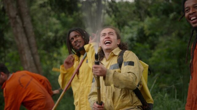 YouTube Originals Na Bahia, os primeiros brigadistas voluntários do Brasil colocam Whindersson Nunes para trabalhar