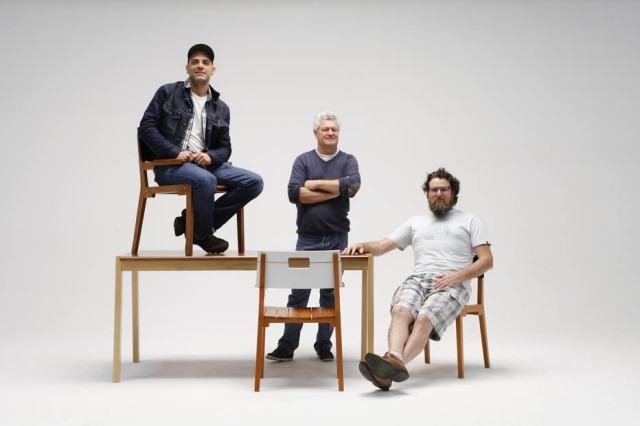 Divulgação André Pedrini, Elton Canani e Fernando Prado, da Urutu Movelaria. As peças são feitas sob encomenda