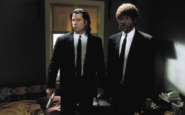 Divulgação Diversas histórias paralelas permitem ao diretor e roteirista Tarantino debater a ética na (ou da) criminalidade. Longos diálogos e explosões de violência estabeleceram novos patamares para o relato de filmes policiais (e de gângsteres). Uma das obras mais influentes dos anos 1990, e não apenas.