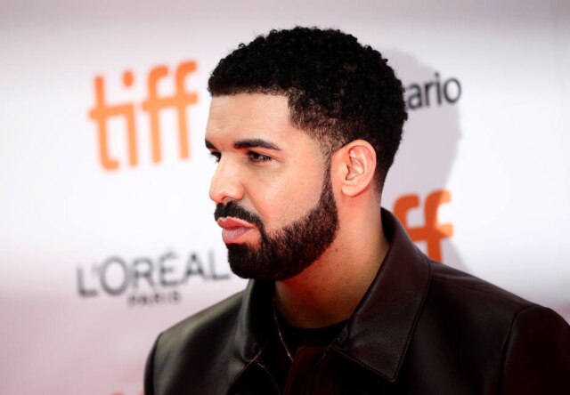 Mark Blinch/Reuters Gravando seu novo clipe, Drake passou por um supermercado em Miami e pagou as compras de todos os clientes que estavam no local
