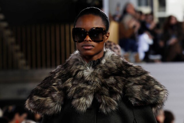 REUTERS/Shannon Stapleton A pele sintética foi um dos destaques do desfile da Michael Kors