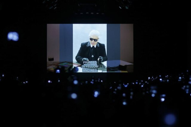 AP /Antonio Calanni Vídeo com Karl Lagerfeld apresentado no desfile da Fendi.