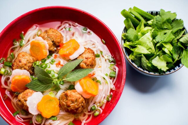 Tiago Queiroz/Estadão Bun Cha, sopa vietnamita com almôndegas de porco