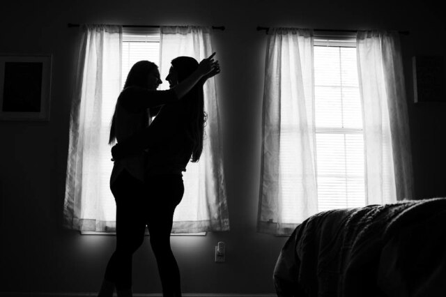 Unsplash/@minimalmills Na quarentena, casais que antes não tinham tanto tempo juntos podem se aproximar mais.