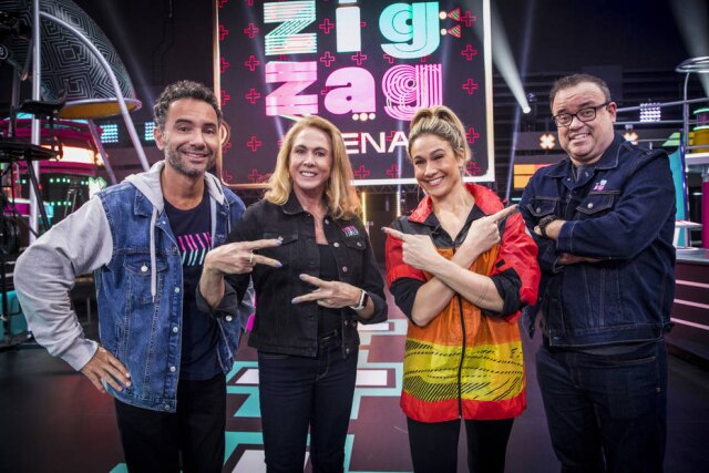 João Cotta / Globo Fernanda Gentil, Marco Luque, Hortência e Everaldo Marques no cenário do novo programa 'Zig Zag Arena'