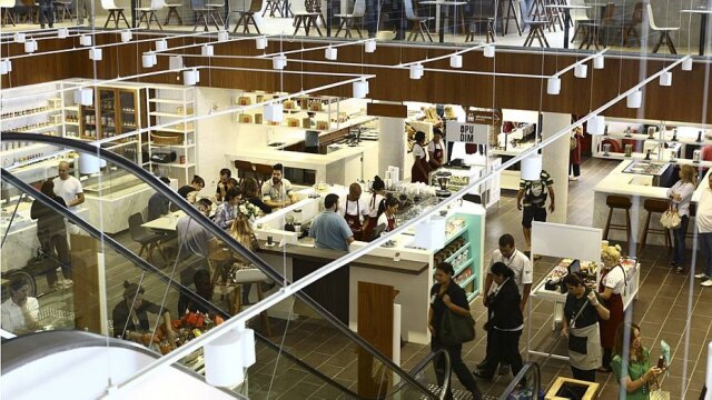 Divulgação O shopping Cidade Jardim inovou ao inaugurar o primeiro Food Hall do Brasil