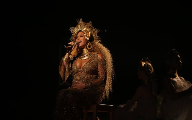 REUTERS/Lucy Nicholson Beyoncé no Grammy 2017.