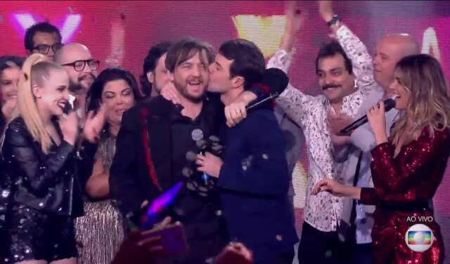 Cena do programa 'PopStar'/Globo André teve 29,10 pontos, e Claudio Lins, 27,32