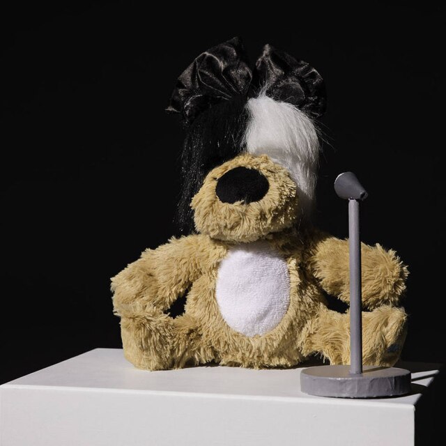 Bark Shop/Divulgação O bichinho de pelúcia está sendo vendido por US$ 15 e todo o lucro será revertido para instituição que trata doenças de animais de rua.