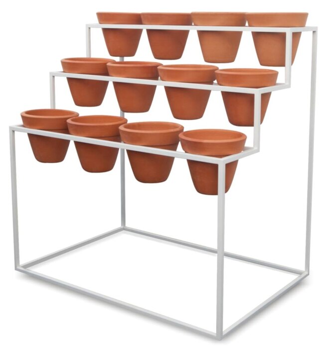 Vasos da Terra É uma estante metálica de estrutura vazada que funciona como suporte para uma composição de pequenos vasos. Foi projetada para facilitar o manuseio e plantio