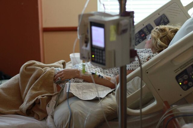 Pixabay Paciente com câncer no intestino consegue comprar máquinas de tratamento por 175 libras, e as doa para hospital.