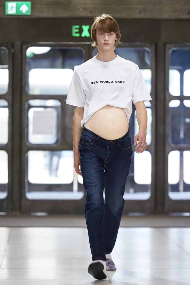 AFP PHOTO / NIKLAS HALLE'N O homem grávido de Xander Zhou
