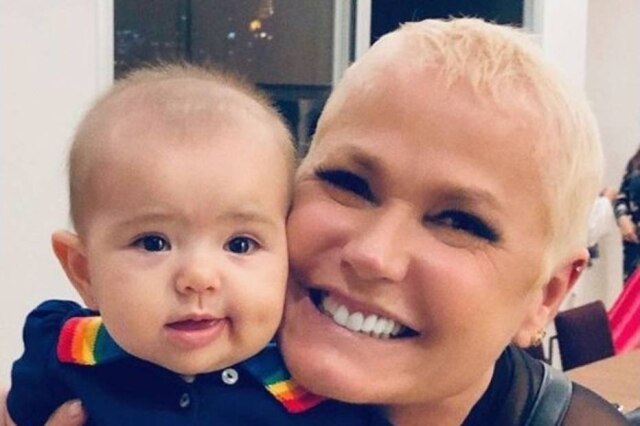 Instagram/@sabrinasato Zoe, filha de Sabrina Sato e Duda Nagle, e a apresentadora Xuxa Meneghel.